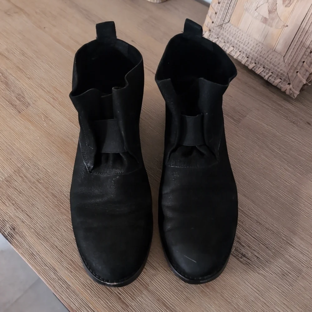 Eileen Fisher Black Nubuck Leather Boots 8